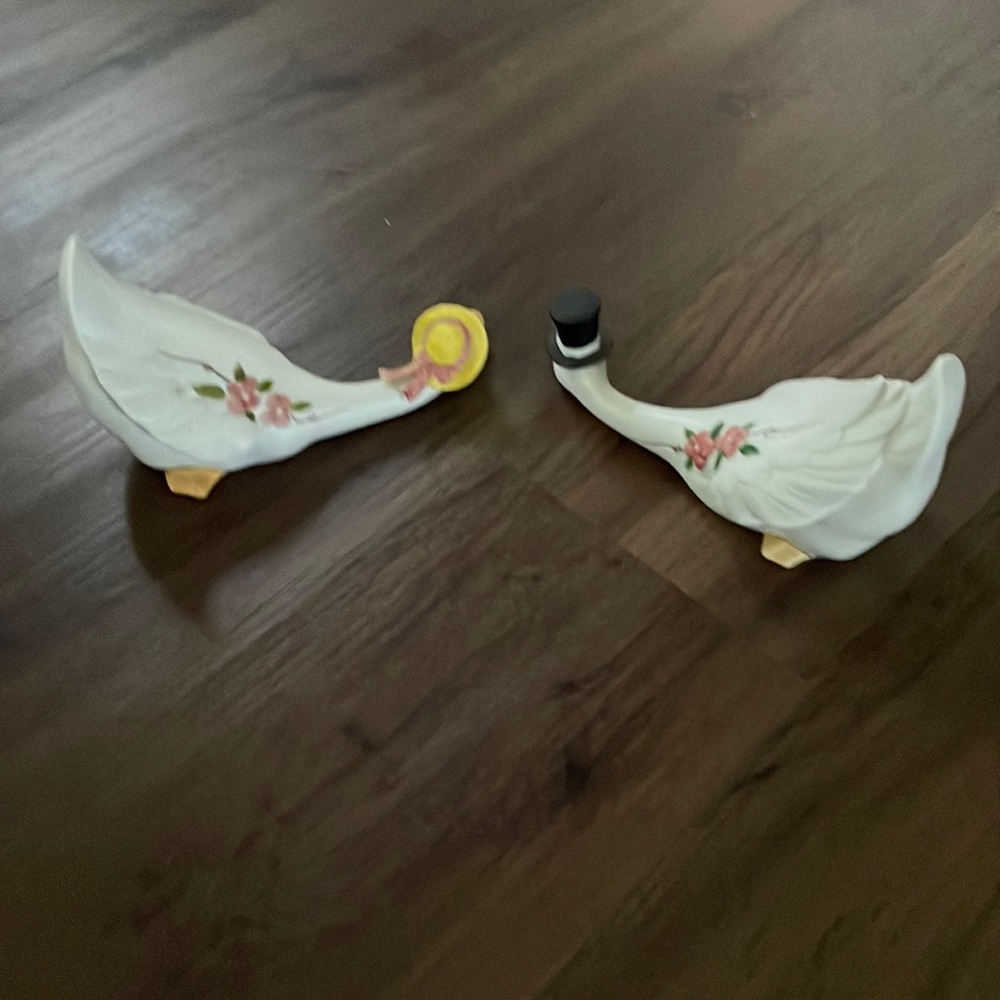 KCI  Vintages Pair of  White Ceramic Ducks